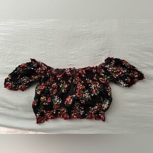 Reclaimed Vintage like new dainty floral top. Size: US medium